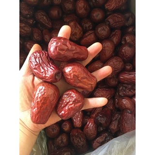 1 kg Táo đỏ tân cương táo ngon cùi dầy nhiều thịt.