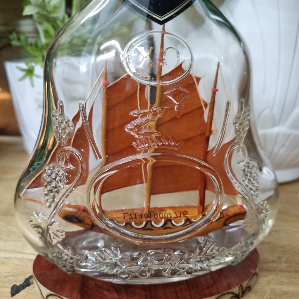 Mô Hình Thuyền Gỗ Trong Chai Thủy Tinh Hennessy XO - Cao 24cm - Chai Original - Thủ công mỹ nghệ Việt Nam