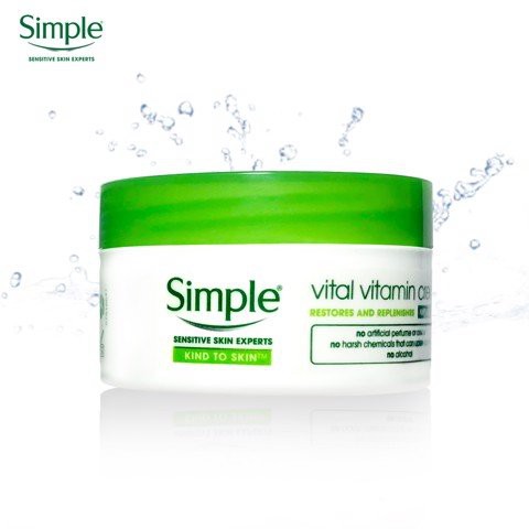 Kem Dưỡng Simple Kind To Skin Vital Vitamin