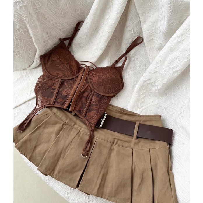Bra corset lưng đan dây - Váy kaki nâu kèm belt