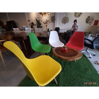 Ghế Eames nhập khẩu chân gỗ
