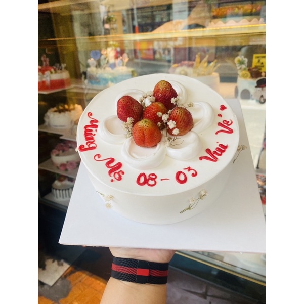 Bánh kem/bánh sinh nhật trang trí dâu 🍓
