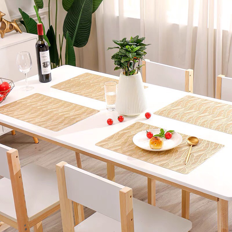Tấm lót bàn ăn, lót lọ hoa, placemat, nhựa dẻo màu vàng, bạc và đỏ, xinh, rẻ, tiện lợi, hình chữ nhật 46x30cm