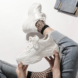 Sneaker trắng độn đế