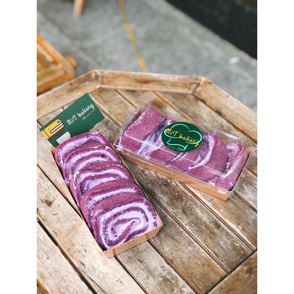 Bông lan cuộn khoai môn