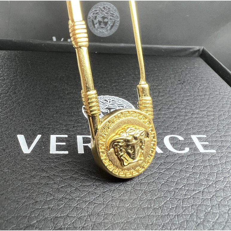 Ghim An Toàn VERSACE Mới 2022