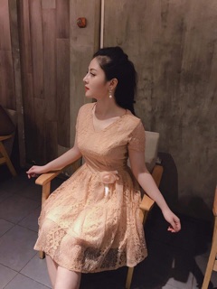Váy ren tầng cổ tim