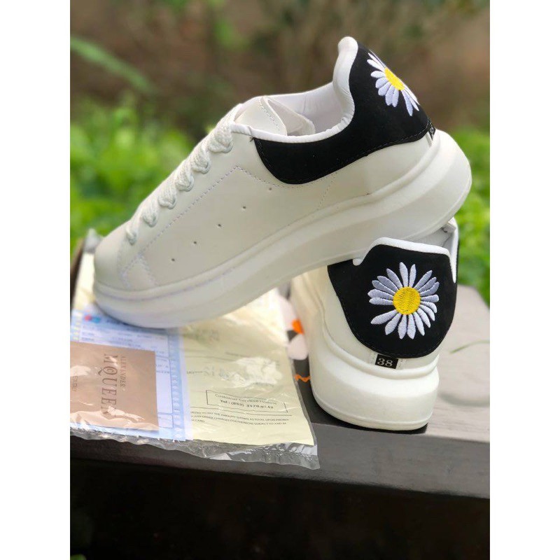 [SALE] Giày MCQUEEN Phản quang, Hoa Cúc, Gót Đen full sz (36-43) | BigBuy360 - bigbuy360.vn