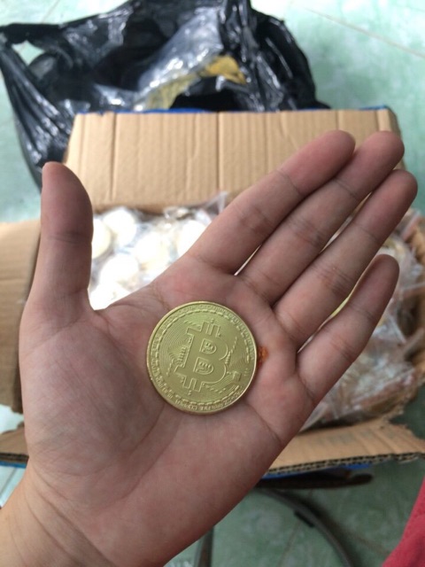 Đồng Xu Bitcoin Mạ Vàng 40mm Có Hộp Nhựa Kèm Theo H008