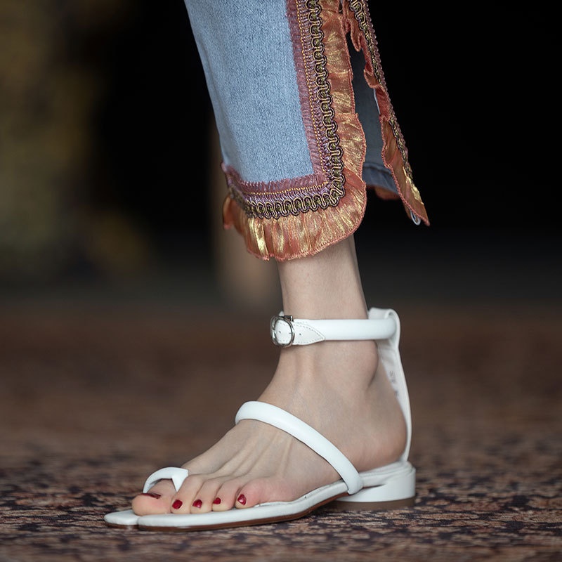 Xăng đan IELGY đế bằng hở ngón màu trắng phong cách la mã cổ điển thời trang cho nữ