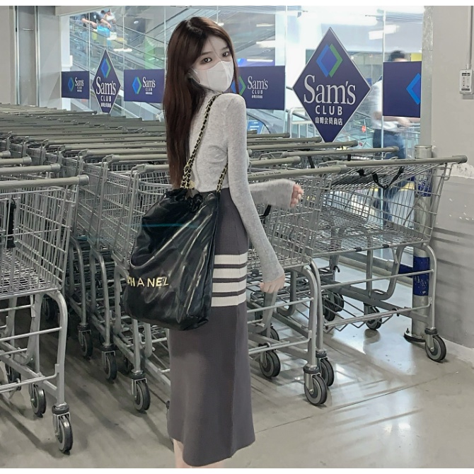 Set chân váy len dáng dài bút chì kẻ sọc 3 viền nổi bật+ áo len cổ lọ ôm body