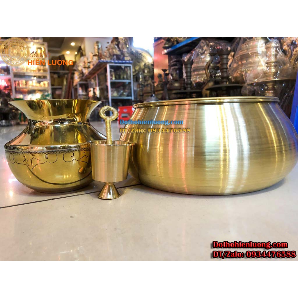 Bộ Dụng Cụ Ăn Trầu Bằng Đồng Thau Gồm Cối Giã Trầu, Ống Đựng Bã Trầu, Cơi Đựng Trầu Vàng Trơn Đường Kính 15cm