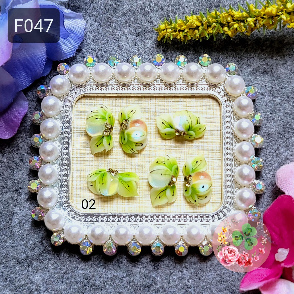Mẫu: F047 . Hoa bột " Hoa ôm đá cầu vồng " đính móng siêu xinh.
