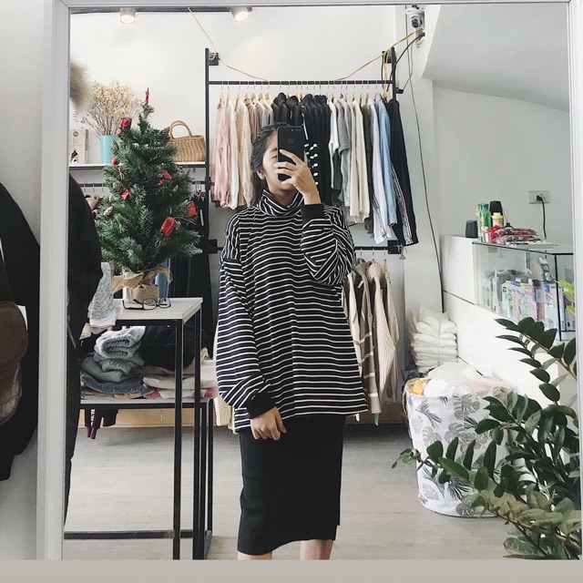 Set đồ áo kẻ và váy body
