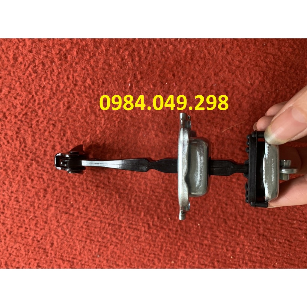Thanh hạn chế cánh cửa - chốt hãm cánh cửa trước Honda Accord