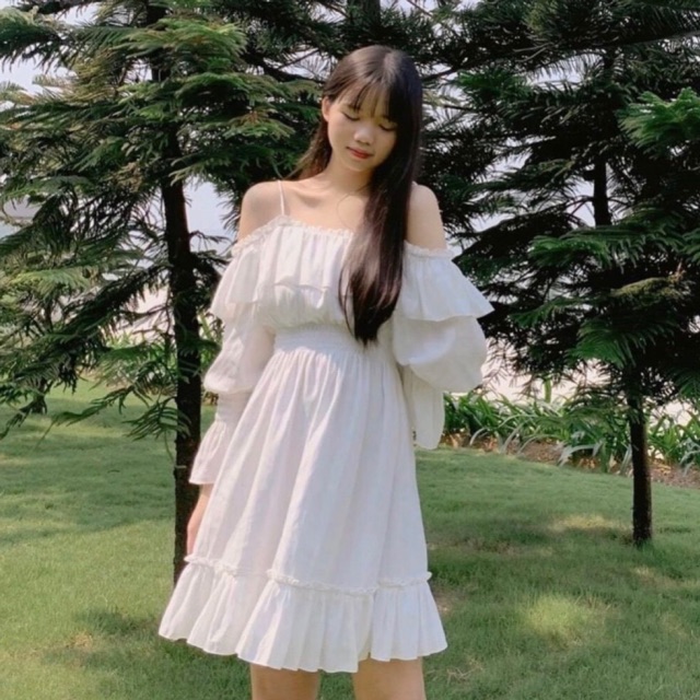 Đầm trắng trễ vai bèo xinh xắn KT