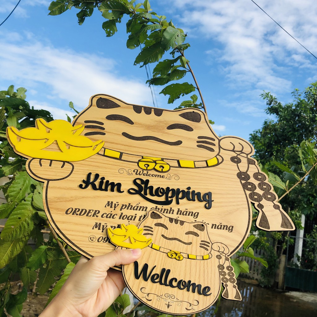 Biển gỗ treo shop bán hàng - Thiết kế mẫu mèo thần tài may mắn