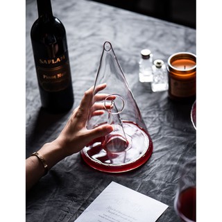 Bình thở rượu vang Decanter hình kim tự tháp đựng rượu vang phong cách Châu Âu