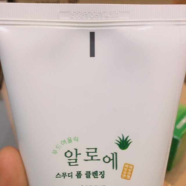 Sữa Rửa Mặt Hàn Quốc ♥️ CHÍNH HÃNG ♥️ Sữa Rửa Mặt Tinh Chất Lô Hội FOODAHOLIC ( sẵn kho nhà phân phối)