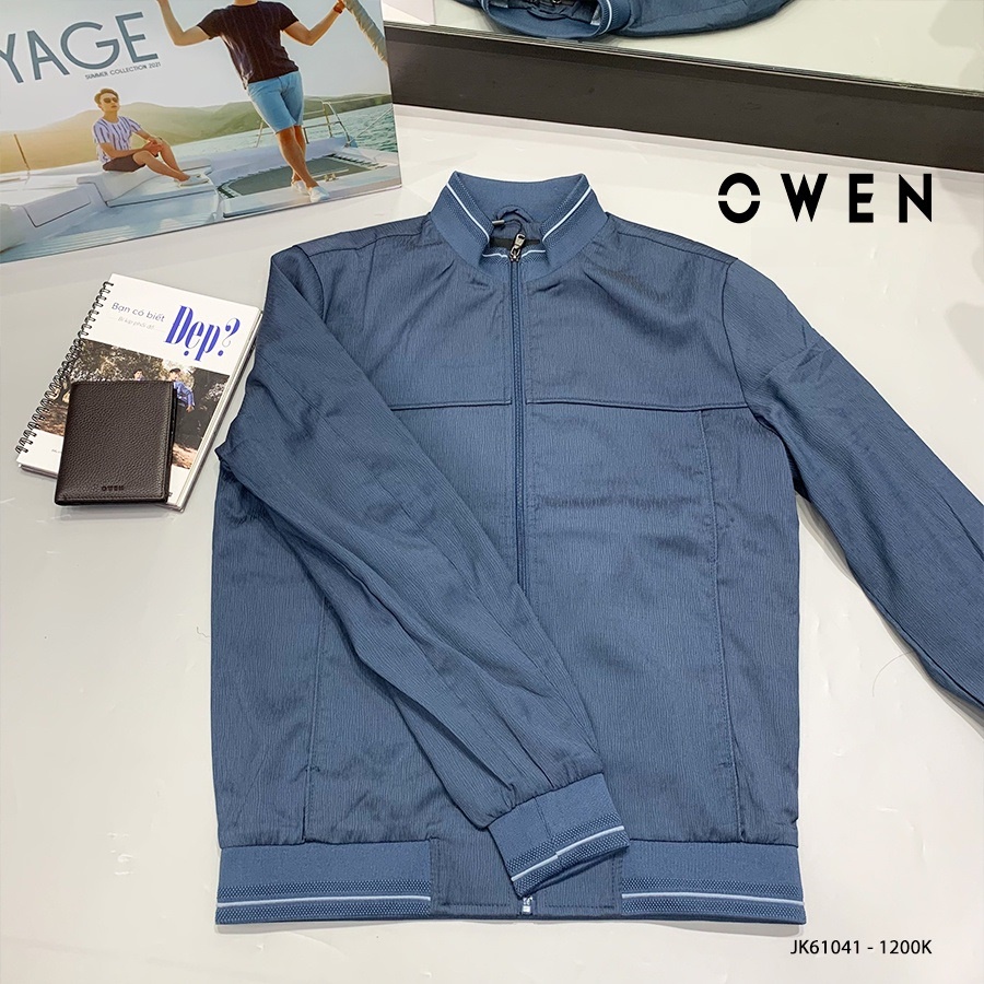 Áo Khoác Nam Owen JK61041 Jacket Regular fit Suông Màu Xanh Cổ Vịt Vân Dọc Bo Cổ Tay Và Gấu Áo Phối Viền Trắng Chất Poly