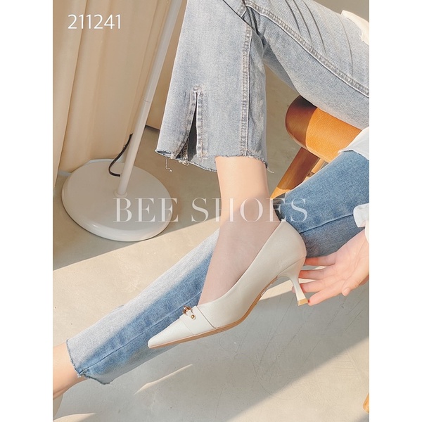 BEESHOES - GIÀY CAO GÓT NỮ MŨI NHỌN  - GIÀY CAO GÓT NỮ GÓT NHỌN CAO 4 PHÂN SẴN MÀU ĐEN - KEM 211241