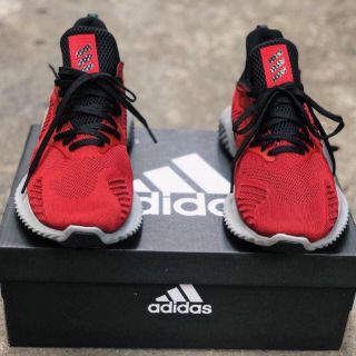 Giày thể thao Alphabounce đỏ