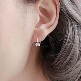 1 ĐÔI KHUYÊN TAI BẠC NỮ BÁM VÀNH TAI HÌNH LÁ HÌNH HOA