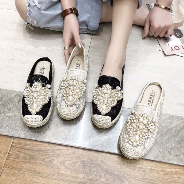 Giày 2 mẫu ren