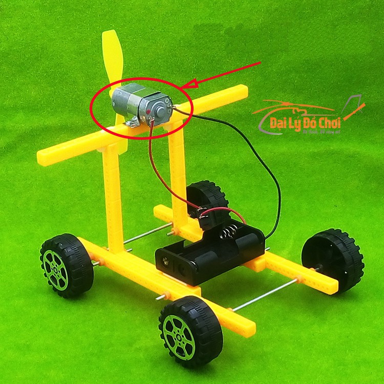 Xuongpinoto Bộ lắp ghép chế tạo ô tô chạy bằng pin 1 động cơ 1 cánh quạt màu vàng NEW