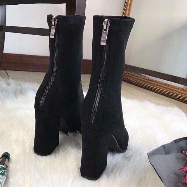 Sắm boot để tối nay diện đi các ty ơi .  Sỉ 125 lẻ 145  E sẵn hàng sz 35-39 nhé .  Sll ib giá cực yêu thương