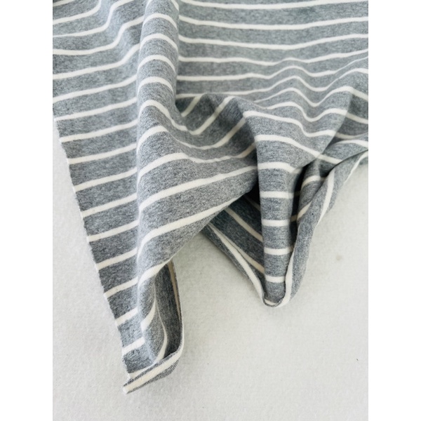 Vải thun tăm nhuyễn màu xám kẻ trắng 4c loại dày