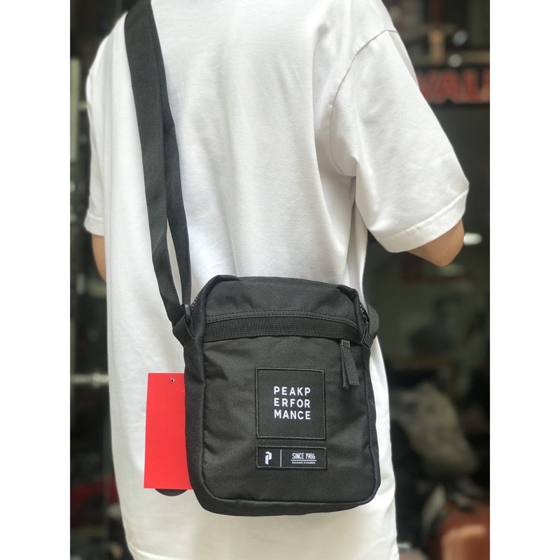 Túi đeo chéo mini nam nữ thời trang Peak Performance Andy Bag basic vừa ipad chống nước QASA