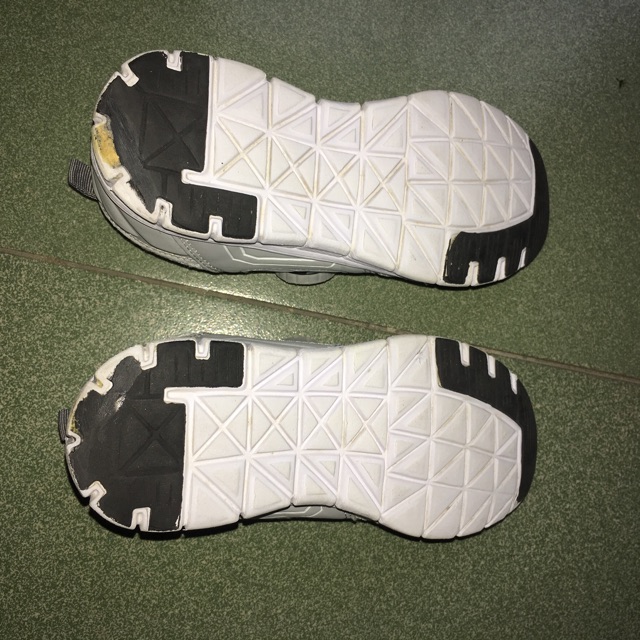 Giày si hiệu cho bé