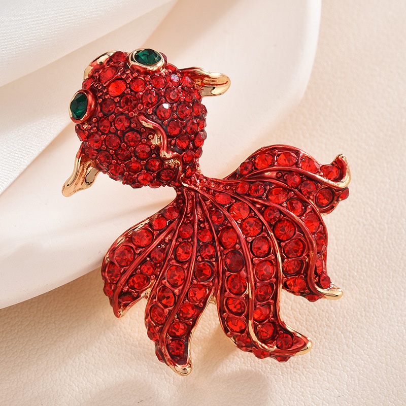 Ghim cài áo hình chú cá vàng đính đá dễ thương