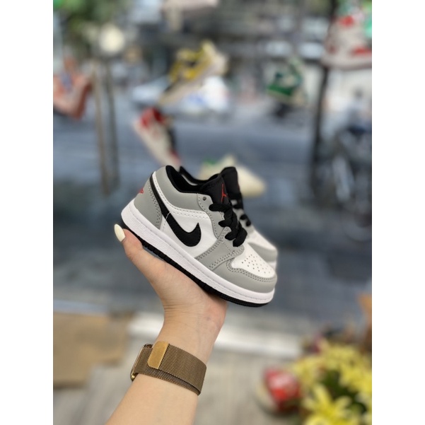 Giày Jordan Thấp cổ trẻ em màu xám