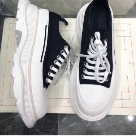 Đôi giày thể thao đế dày hỗ trợ tăng chiều cao thời trang mùa hè sành điệu cho nữ 2021