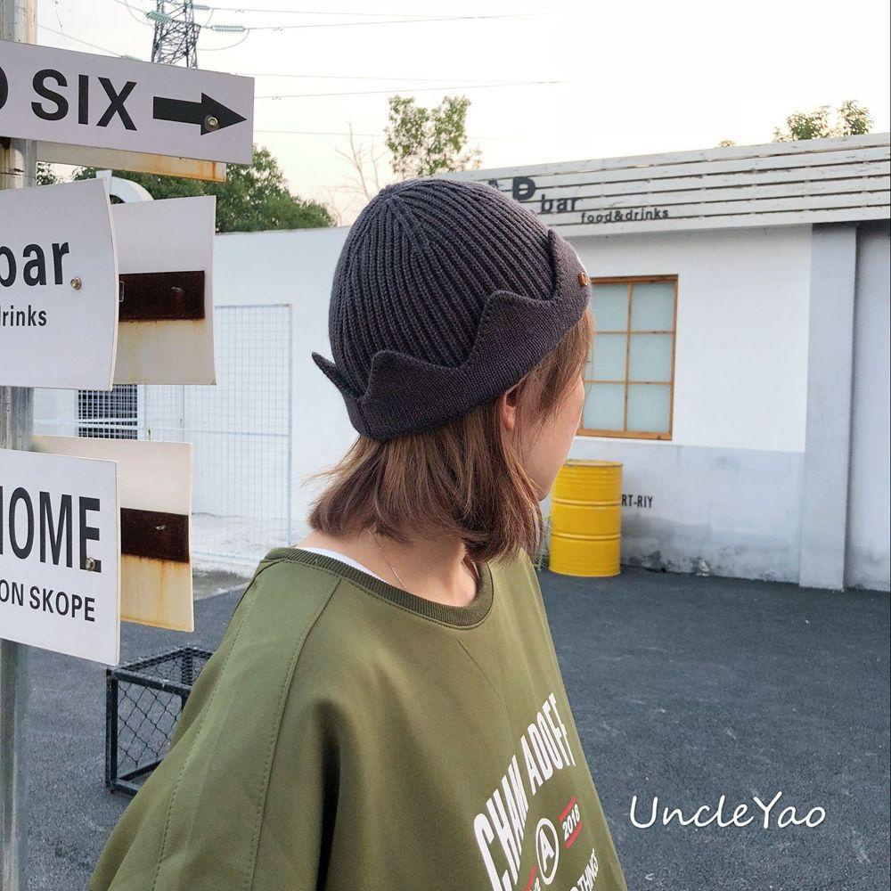 Mũ Len Beanie Đính Vương Miện Dễ Thương Cho Nam