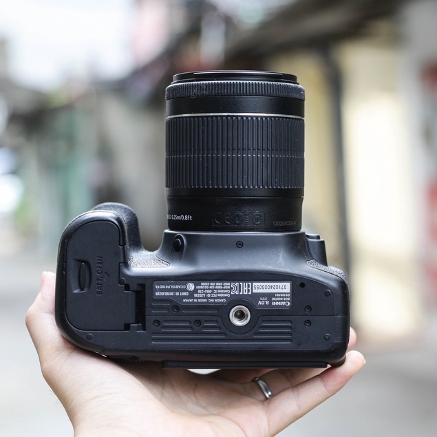 Bộ máy ảnh Canon EOS 80D kèm ống kính Canon EF-S 18-55mm F3.5-5.6 IS STM