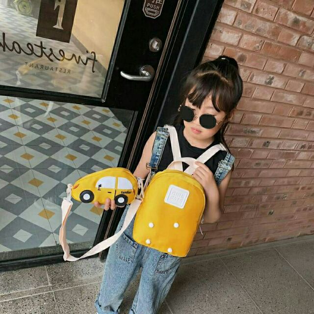 Balô hình ô tô tách rời thành túi đeo chéo cho bé gái