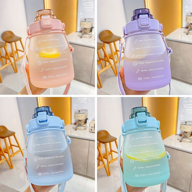 Bình nước cho bé 1300ml có chia vạch báo giờ, KÈM STICKER 2D, Ống Hút, Dây Đeo (SP41232425)