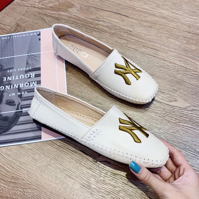 Giày slip on NY da mịn mềm mũi vuông | BigBuy360 - bigbuy360.vn