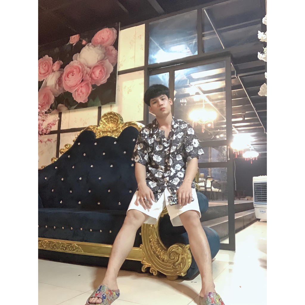 Áo Sơ Mi Cổ Vest Màu Đen Họa Tiết Hoa Trắng. Sơ mi tay lỡ ngắn tay unisex nam nữ trơn vải lụa mềm SMNT635 | BigBuy360 - bigbuy360.vn