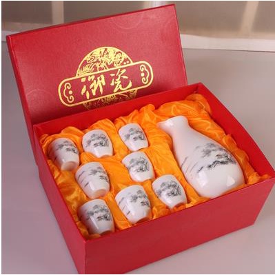 Ly uống rượu bằng gốm sứ phong cách Trung Hoa độc đáo