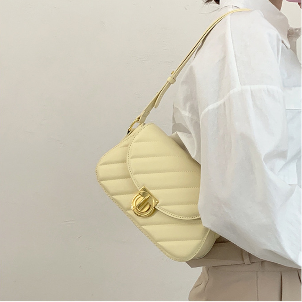 Túi đeo vai đeo chéo da mềm trần trám khóa tròn cá tính La.orie - La011