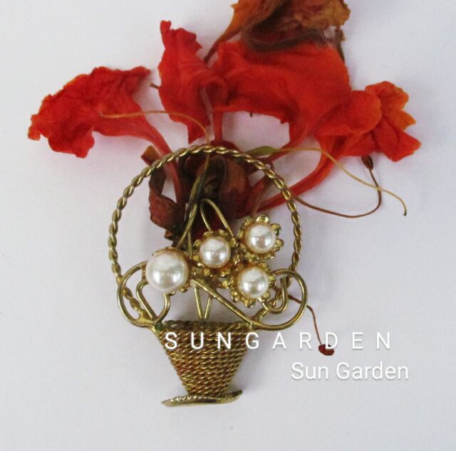 1294. Cài áo lẳng hoa tinh tế lịch lãm