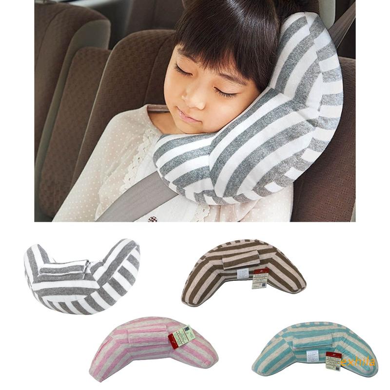 Gối tựa đầu mềm mại gắn dây đai an toàn cho bé trên xe hơi