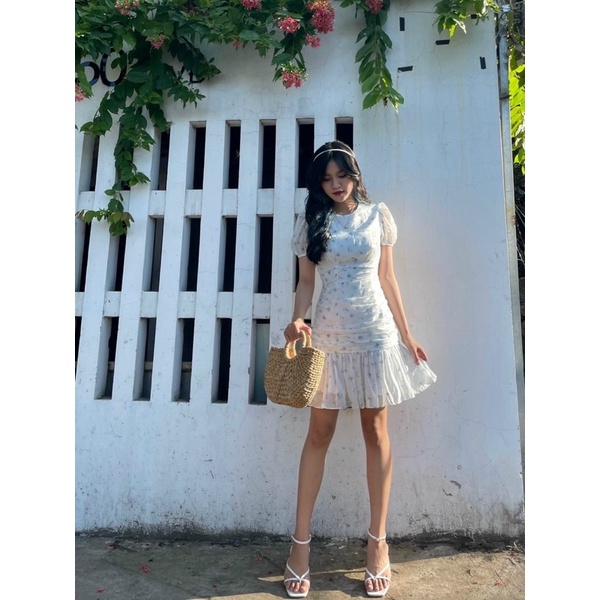 Đầm hoa nhún thân