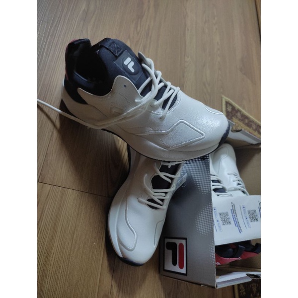 Giày thể thao thương hiệu fila, fila versus m màu trắng