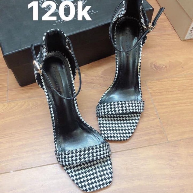 Giày sandal kẻ cực xinh