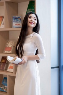 Áo dài lụa trắng tinh khôi